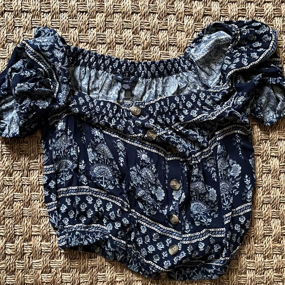 Cute American eagle shirt off shoulders - Picture 2 of 4